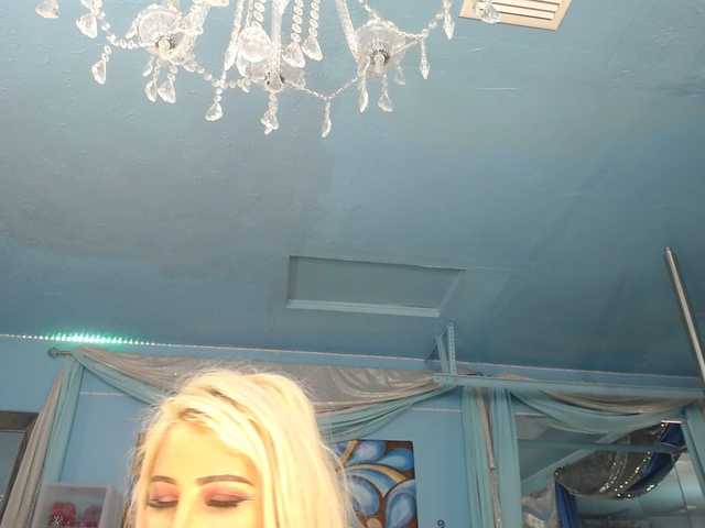 adrianna_fox cam belle