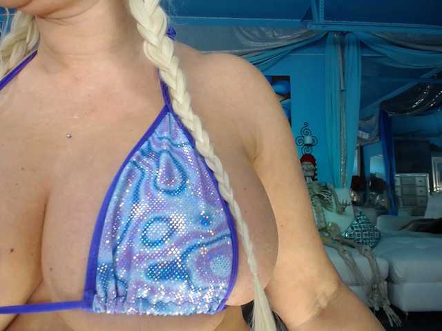 adrianna_fox's BongaCams show and profile