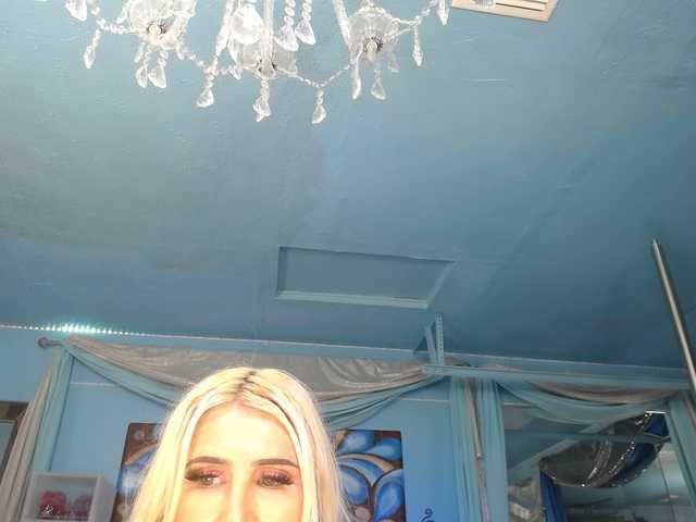 adrianna_fox's BongaCams show and profile