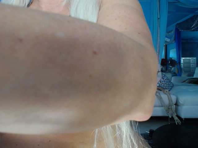 adrianna_fox cam belle