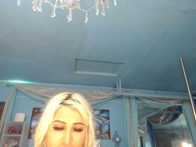 adrianna_fox's BongaCams show and profile