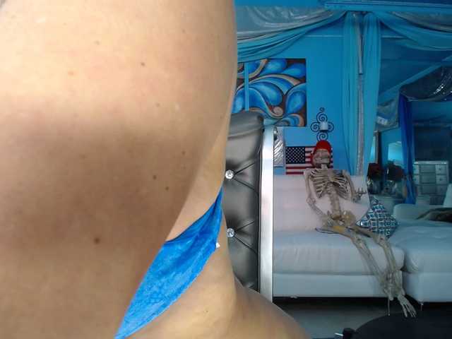 adrianna_fox's BongaCams show and profile