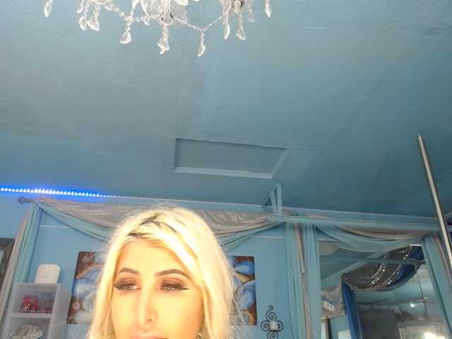 adrianna_fox's BongaCams show and profile