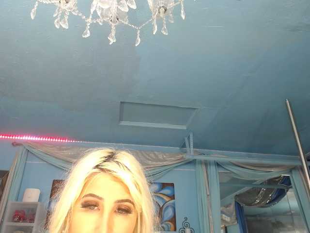 adrianna_fox cam belle