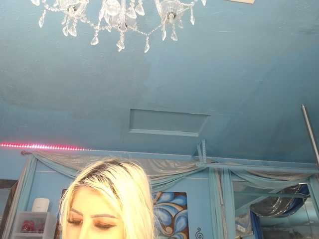 adrianna_fox cam belle