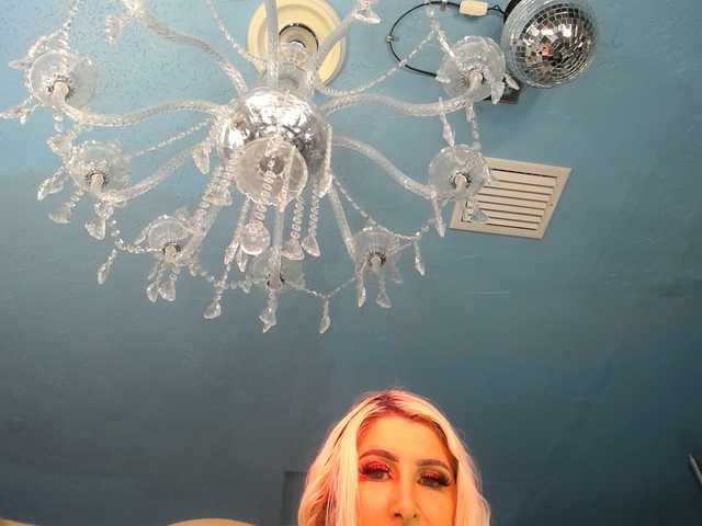 adrianna_fox's BongaCams show and profile