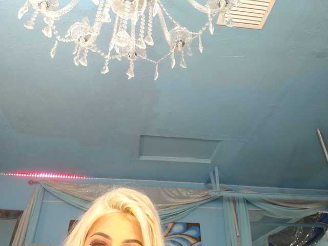 adrianna_fox's BongaCams show and profile