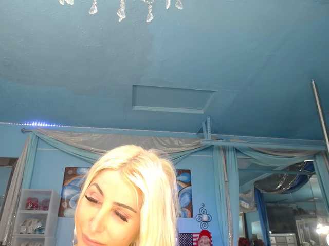 adrianna_fox's BongaCams show and profile