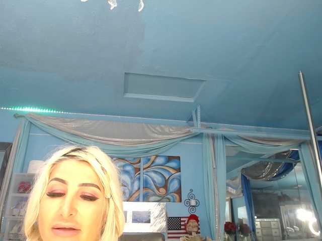 adrianna_fox cam belle