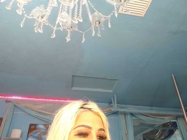 adrianna_fox's BongaCams show and profile