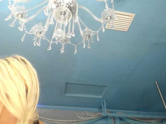 adrianna_fox's BongaCams show and profile