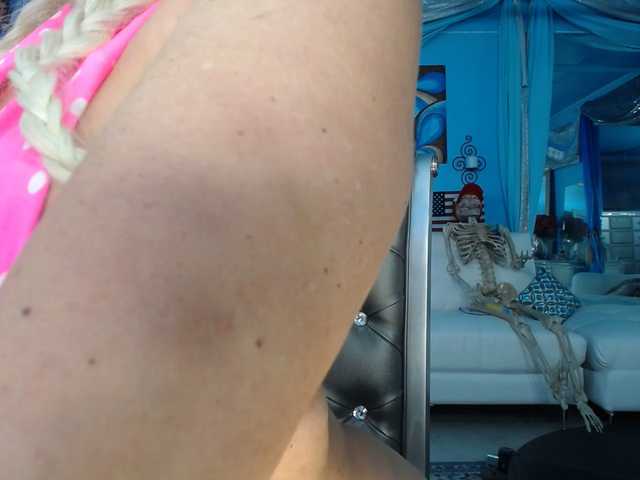 adrianna_fox's BongaCams show and profile