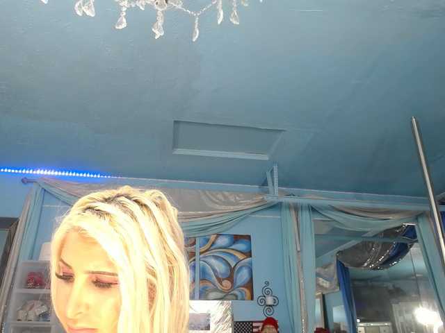 adrianna_fox's BongaCams show and profile