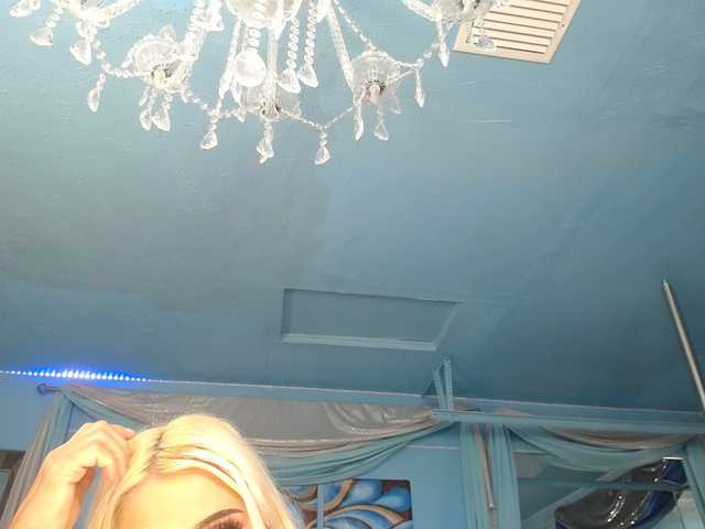 adrianna_fox's BongaCams show and profile