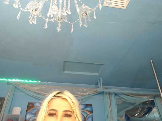 adrianna_fox live cam profile