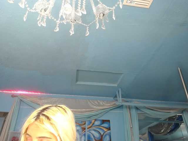 adrianna_fox's BongaCams show and profile