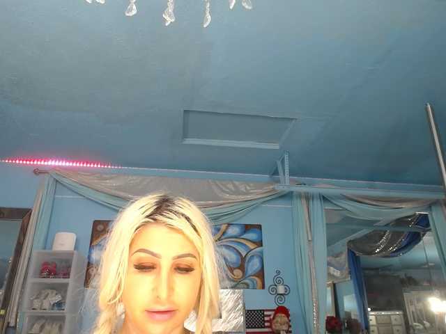 adrianna_fox cam belle