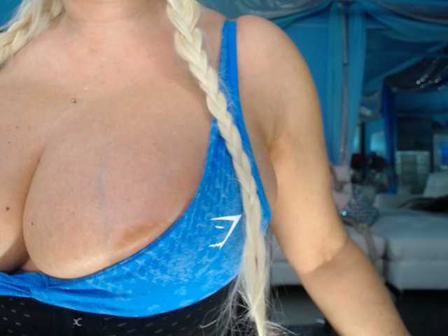 adrianna_fox's BongaCams show and profile