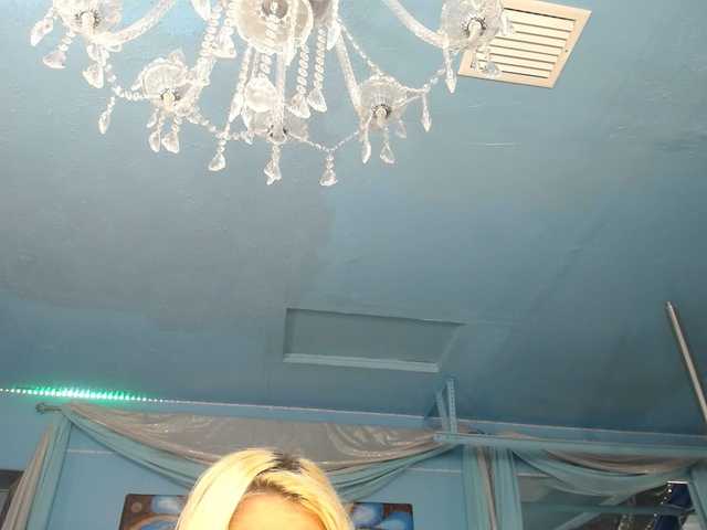 adrianna_fox cam belle