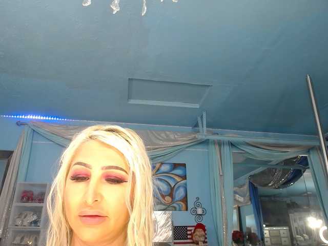 adrianna_fox's BongaCams show and profile