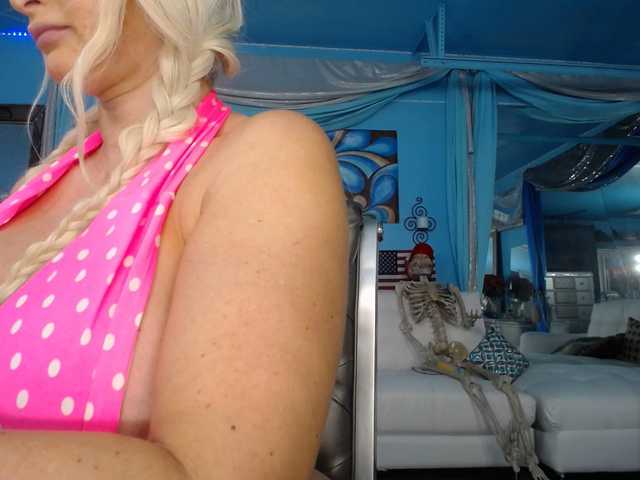 adrianna_fox cam belle