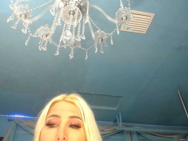 adrianna_fox's BongaCams show and profile