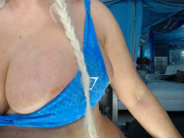 adrianna_fox cam belle