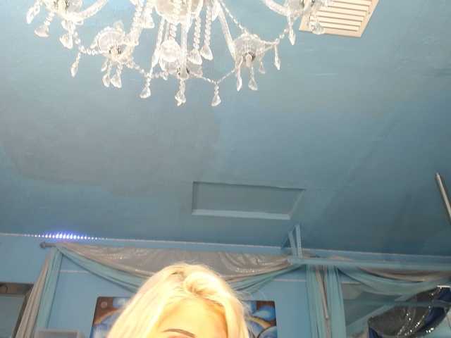 adrianna_fox's BongaCams show and profile