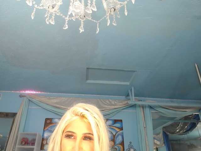 adrianna_fox's BongaCams show and profile