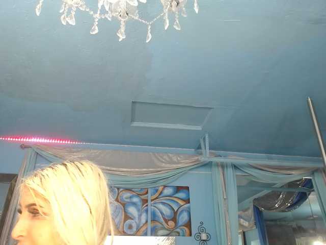 adrianna_fox's BongaCams show and profile