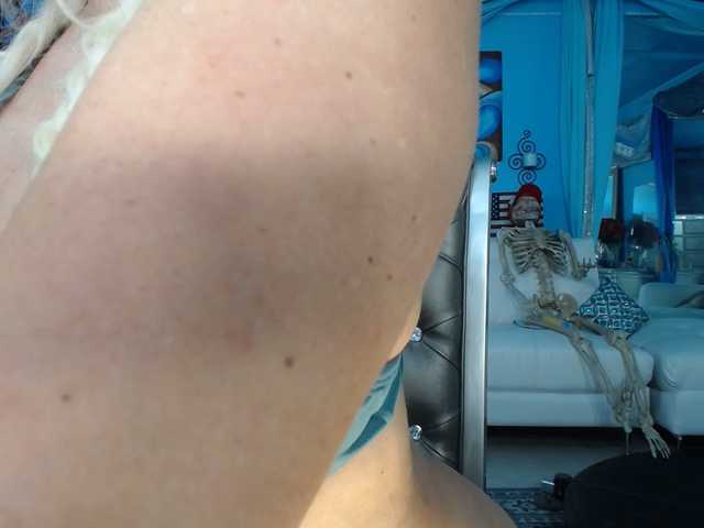 adrianna_fox's BongaCams show and profile