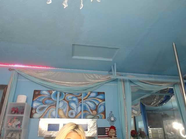 adrianna_fox's BongaCams show and profile