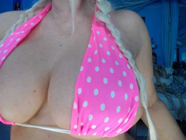 adrianna_fox's BongaCams show and profile