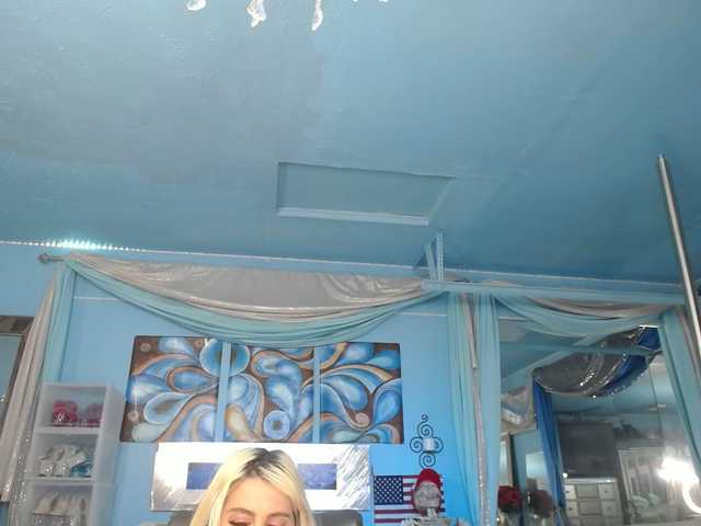 adrianna_fox's BongaCams show and profile