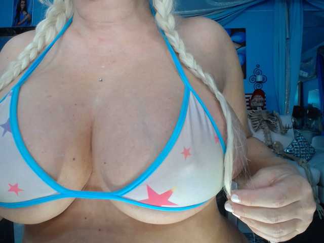 adrianna_fox's BongaCams show and profile