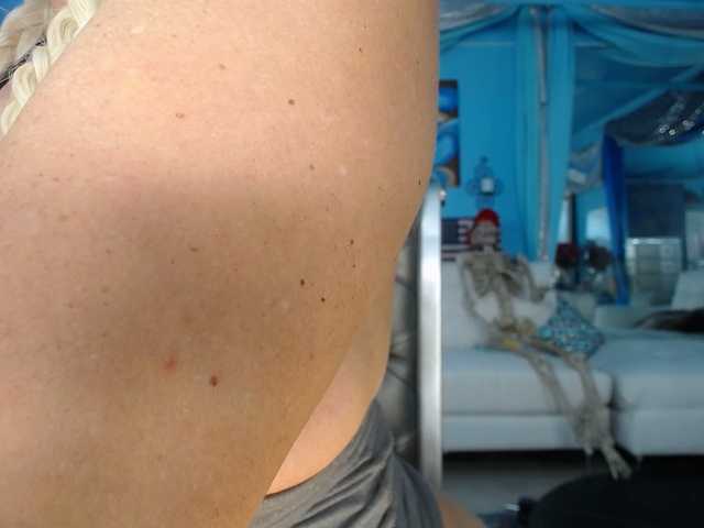 adrianna_fox live sex show