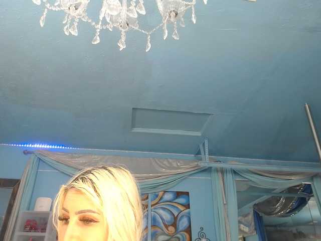 adrianna_fox's BongaCams show and profile