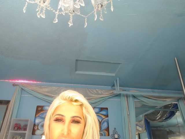 adrianna_fox's BongaCams show and profile