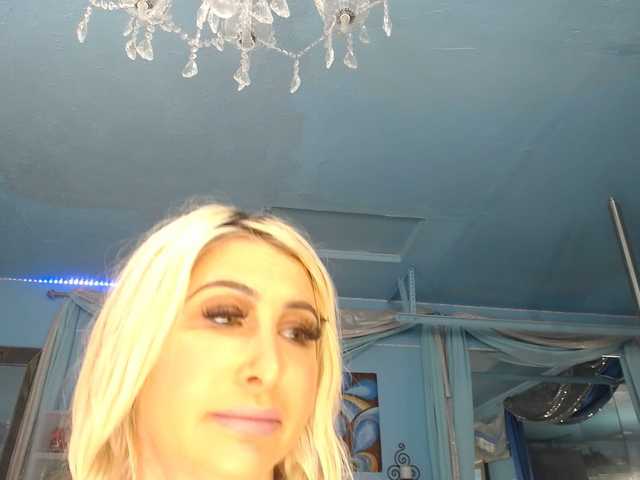 adrianna_fox's BongaCams show and profile