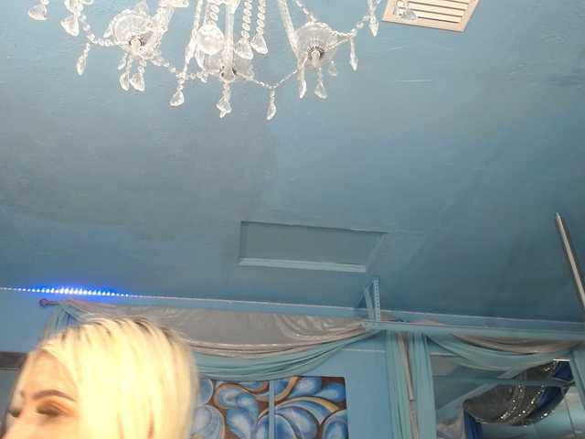 adrianna_fox's BongaCams show and profile