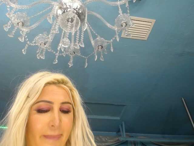 adrianna_fox's BongaCams show and profile