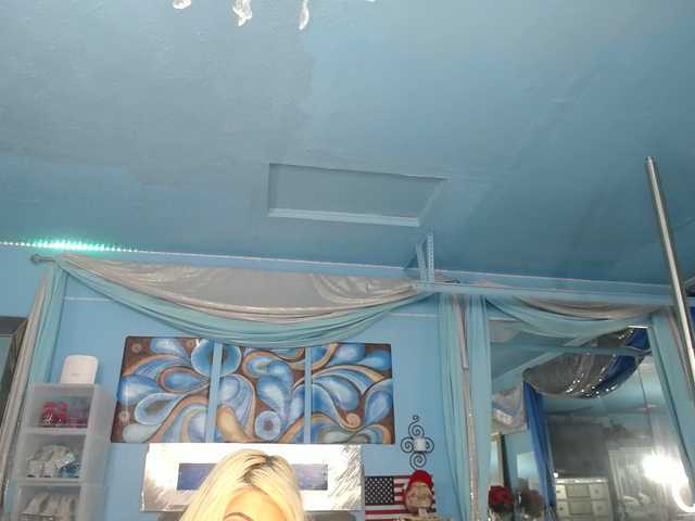 adrianna_fox's BongaCams show and profile