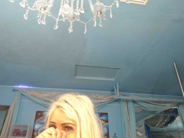 adrianna_fox's BongaCams show and profile