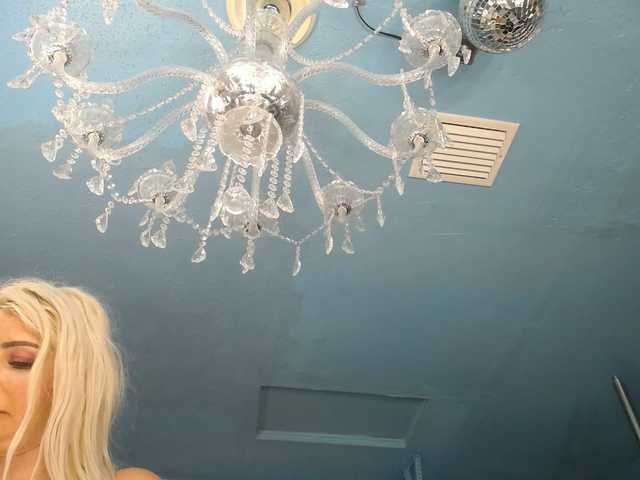 adrianna_fox's BongaCams show and profile