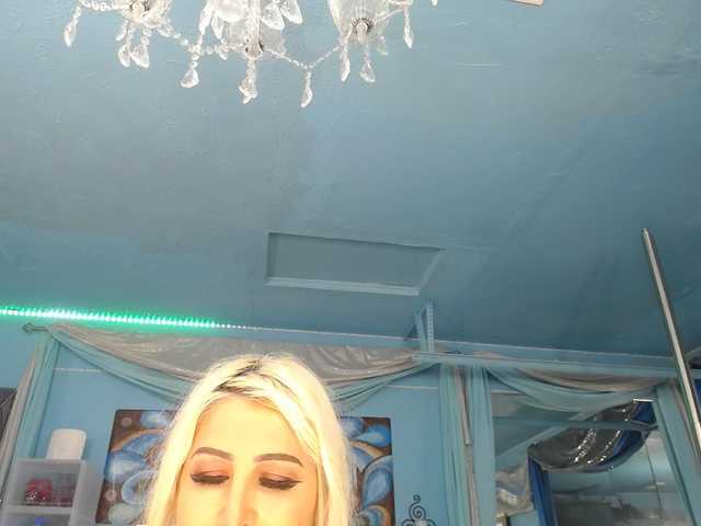 adrianna_fox's BongaCams show and profile