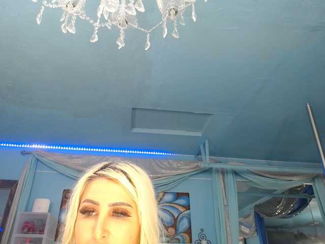 adrianna_fox cam belle