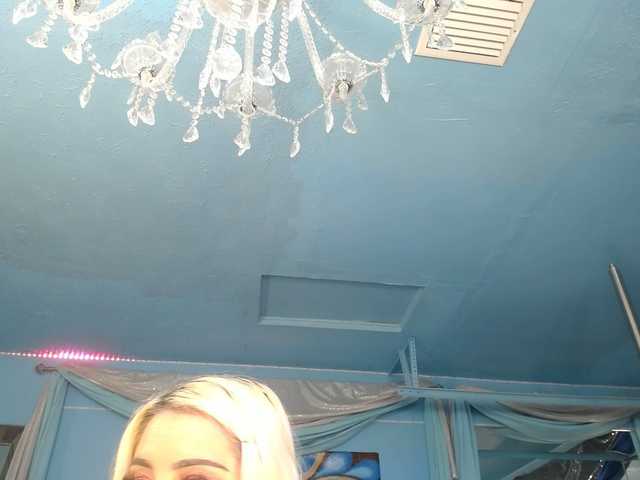 adrianna_fox cam belle