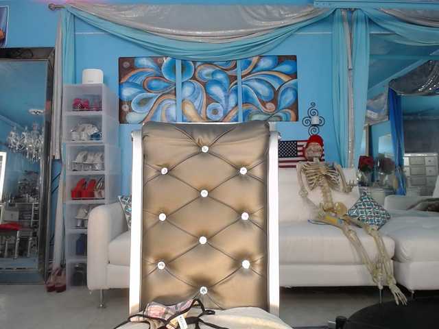 adrianna_fox's BongaCams show and profile