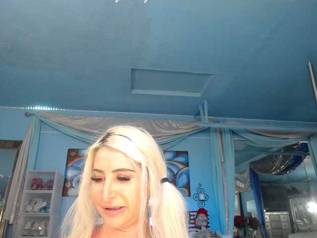 adrianna_fox's BongaCams show and profile