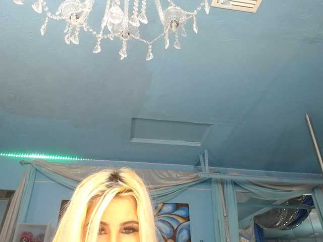 adrianna_fox cam belle